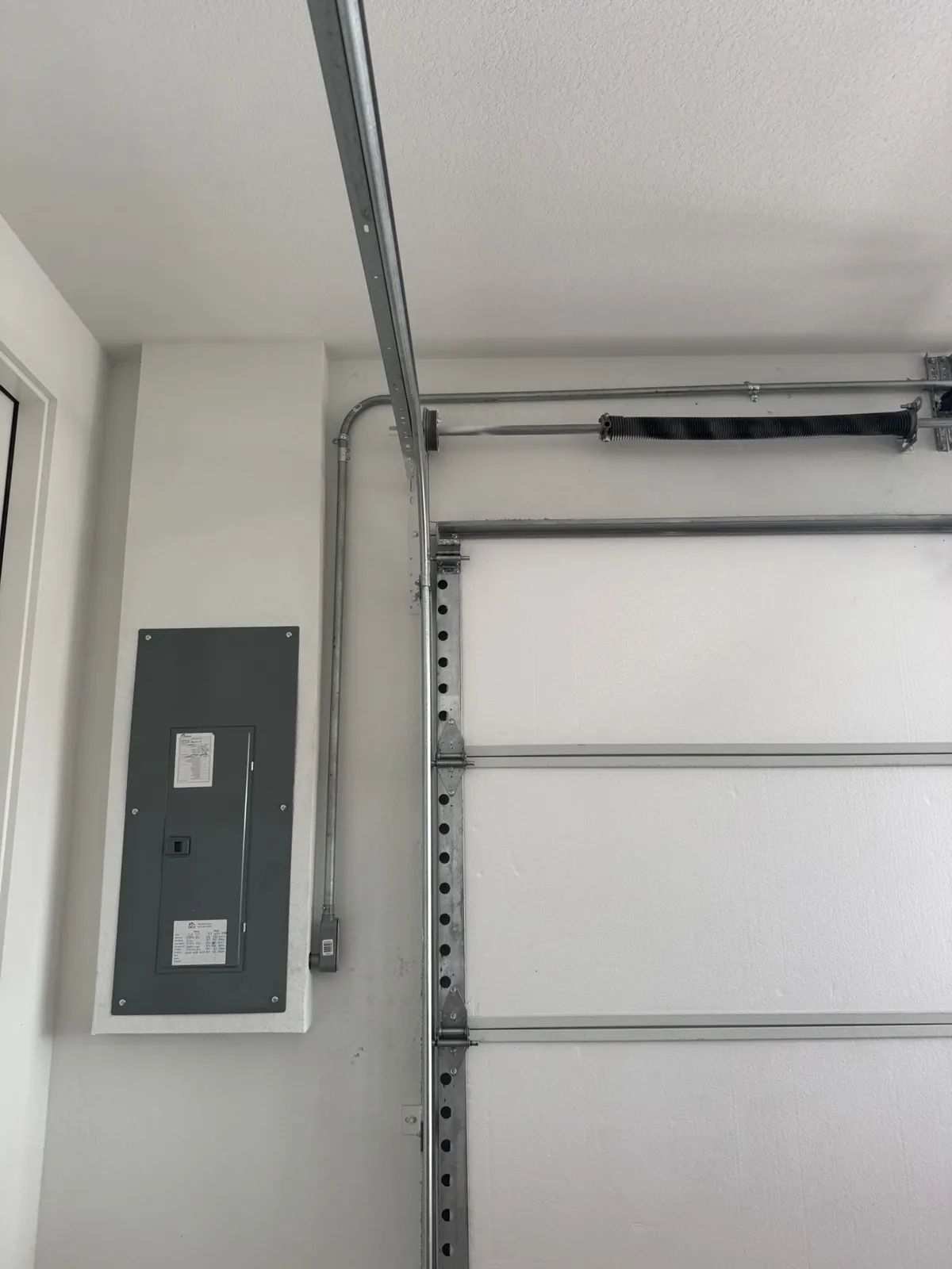 Garage panel, Keller