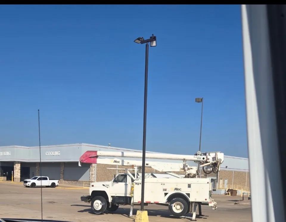 Pole light repair, Wichita Falls